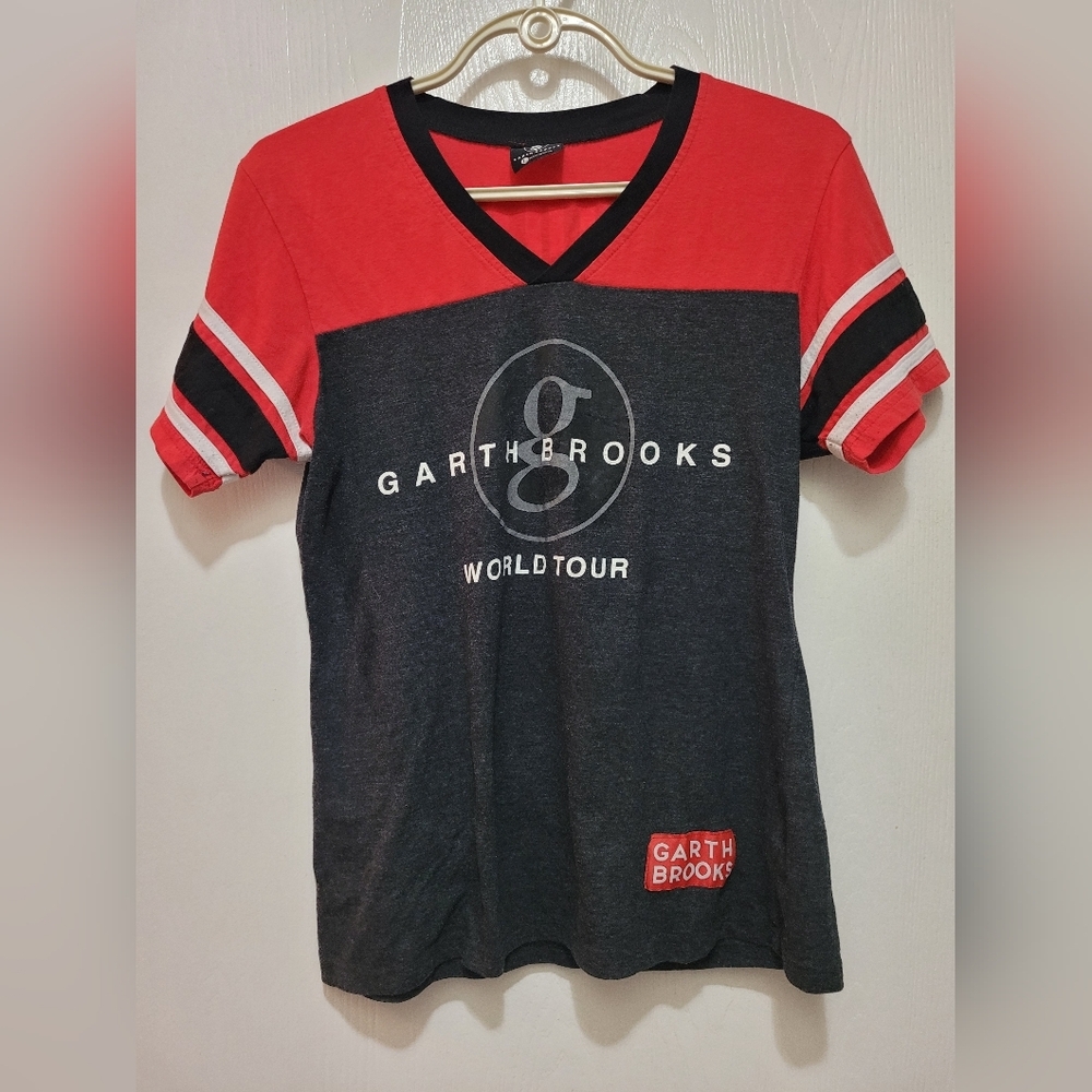 Womens Garth Brooks band  Tour T-Shirt (LARGE)